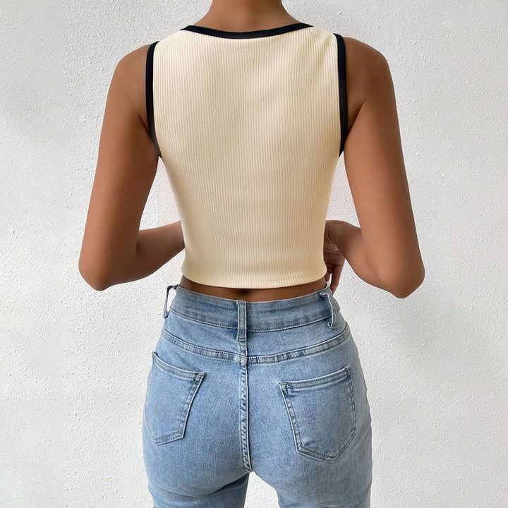 Short top for women with a classy ribbed design and a contrasting collar Chic & Stil