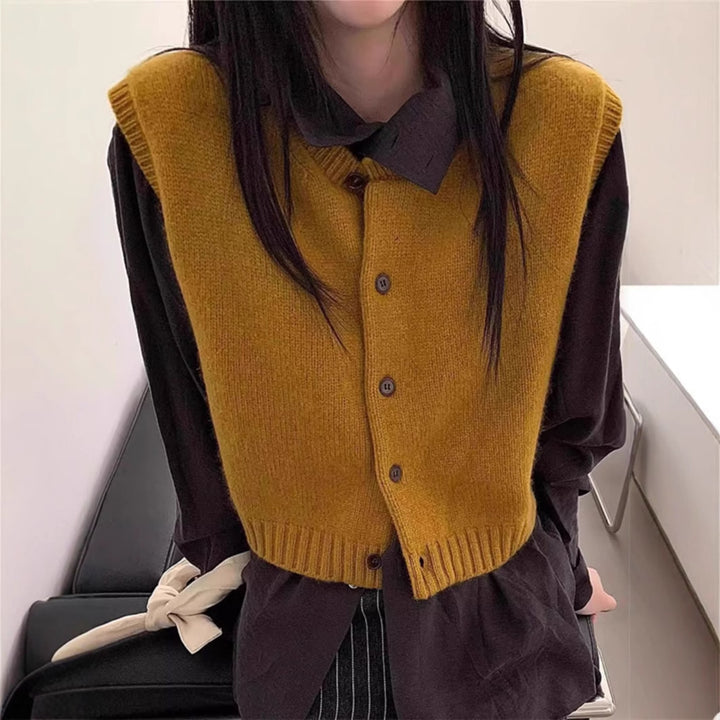 Gilet tricoté pour femmes avec détail de bouton et coupe moderne Chic & Stil