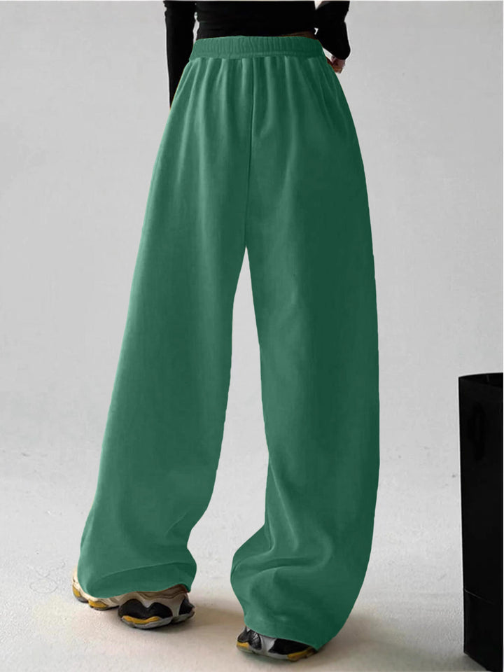Loose leisure pants for women with elastic waistband and side pockets Lune London