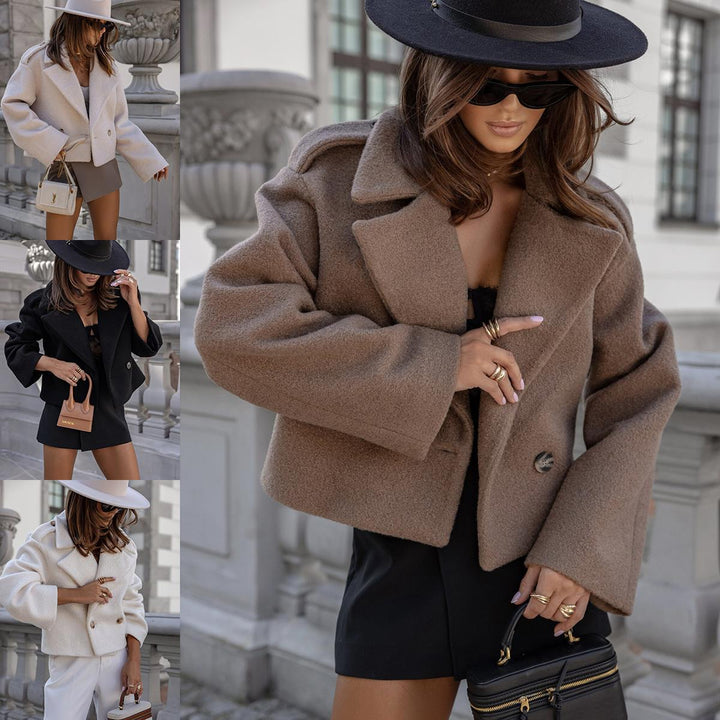 Elegant short jacket for women with a casual fit and practical pockets Lune London