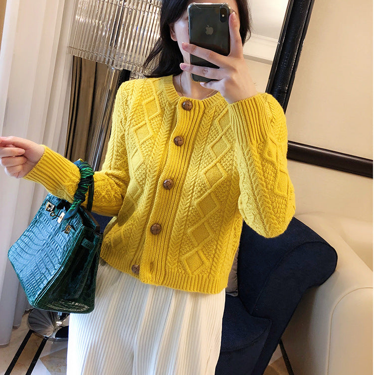 Cardigan femme avec motif en câble texturé et boutons en bois Chic & Stil