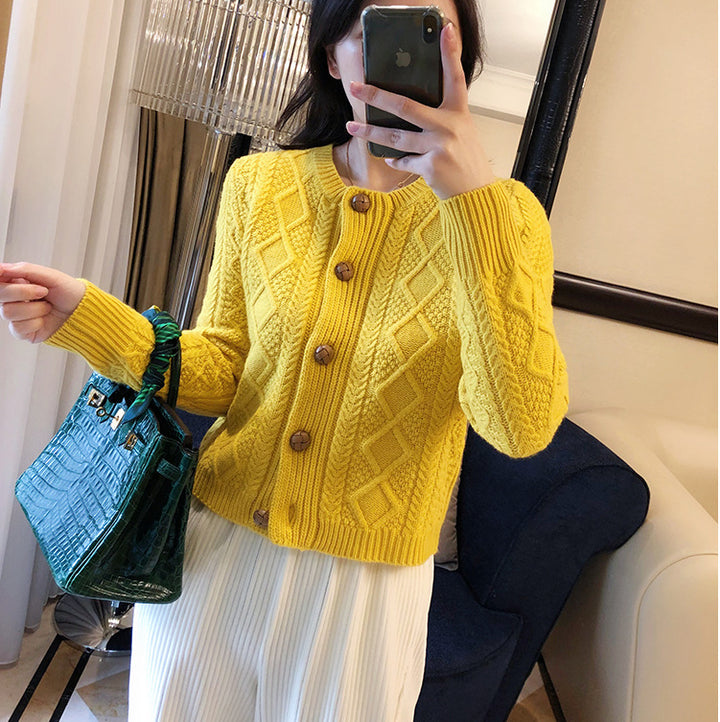 Cardigan femme avec motif en câble texturé et boutons en bois Chic & Stil