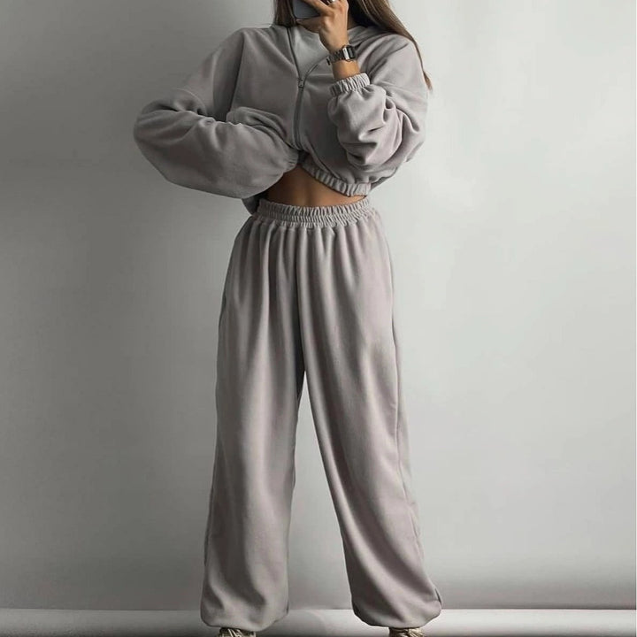 Casual fleece set for women with a high collar and tailored fit Lune London