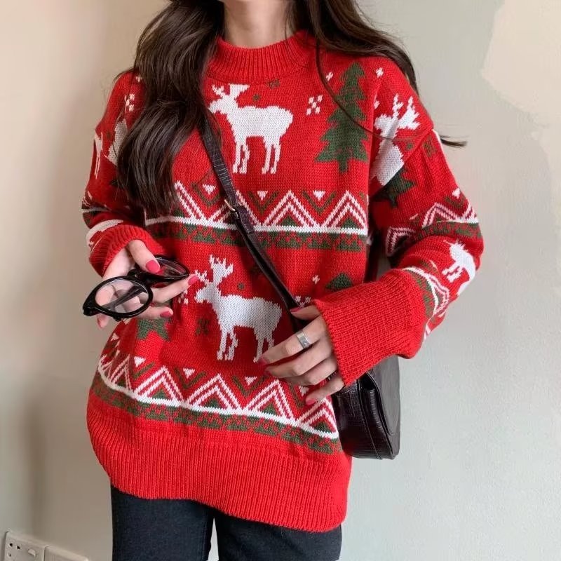 Chunky knit pullover for women with festive reindeer pattern and round neckline Lune London