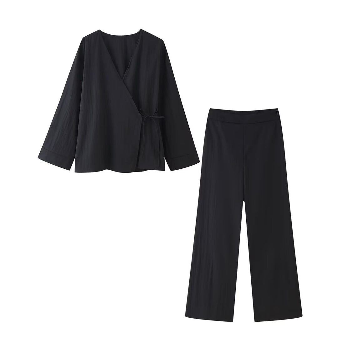 Ladies outfit consisting of an elegant V-neck blouse and wide palazzo pants Lune London