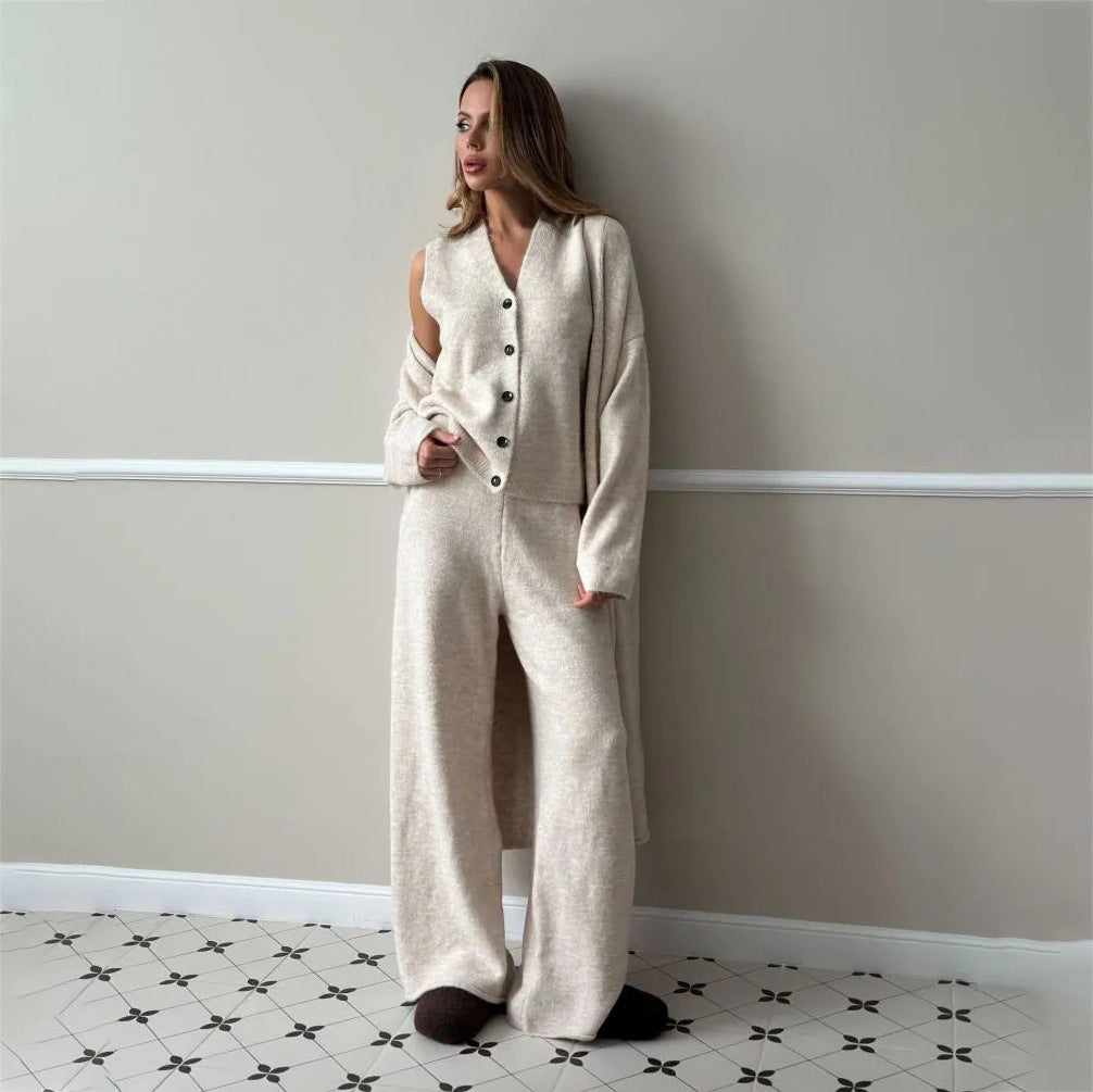 Women's loungewear set with impressive cardigan and wide leg pant style Lune London