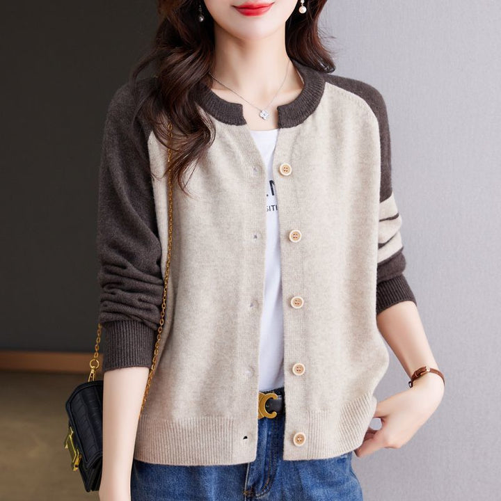 Cardigan pour femmes avec contrastes de couleurs et détails de boutons Chic & Stil