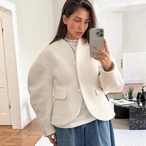 Trendy wool jacket for women with soft fabric and casual fit Lune London