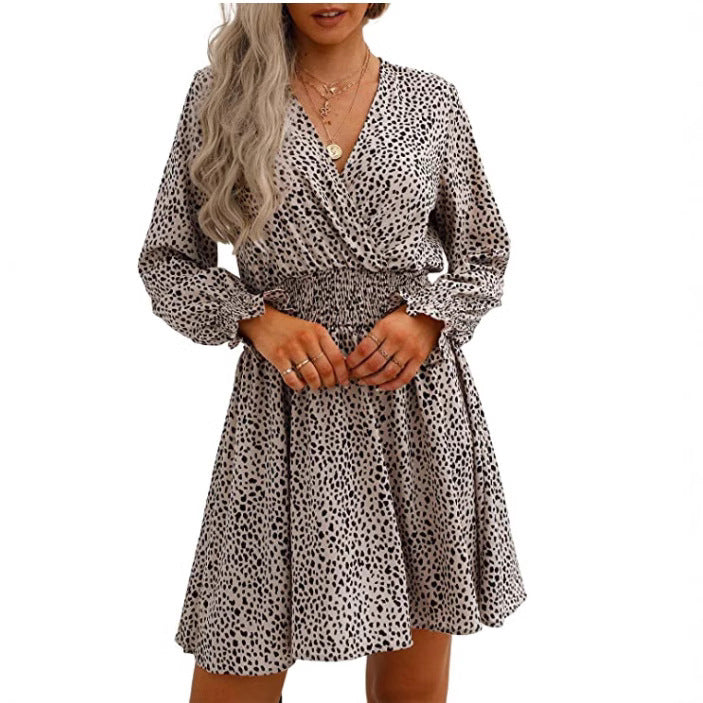Elegant dress for women with a fitted elastic and long sleeves Lune London