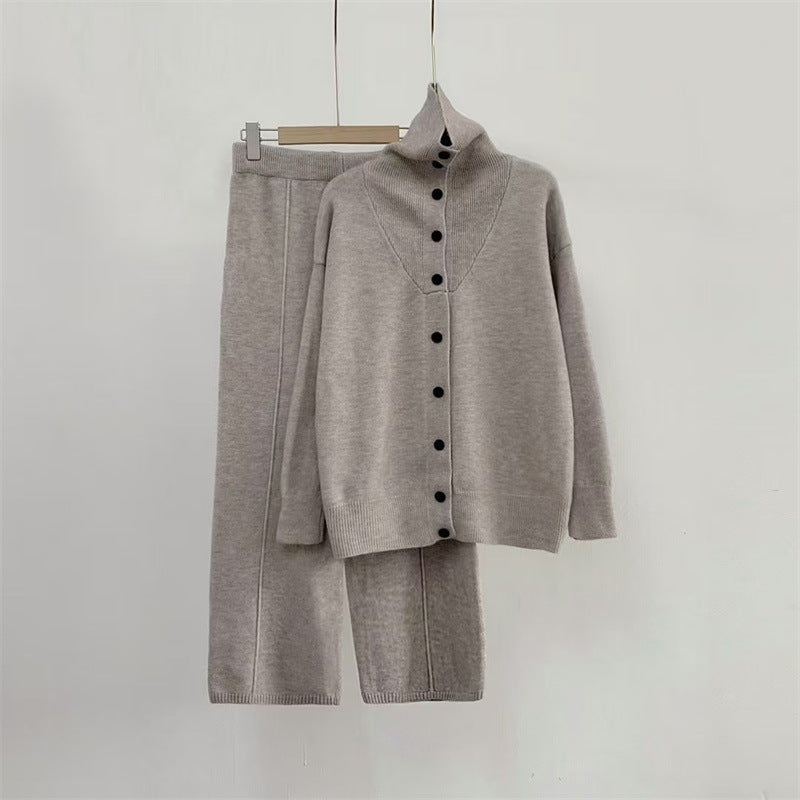 Ensemble tricot femme avec col haut et design à boutons Chic & Stil