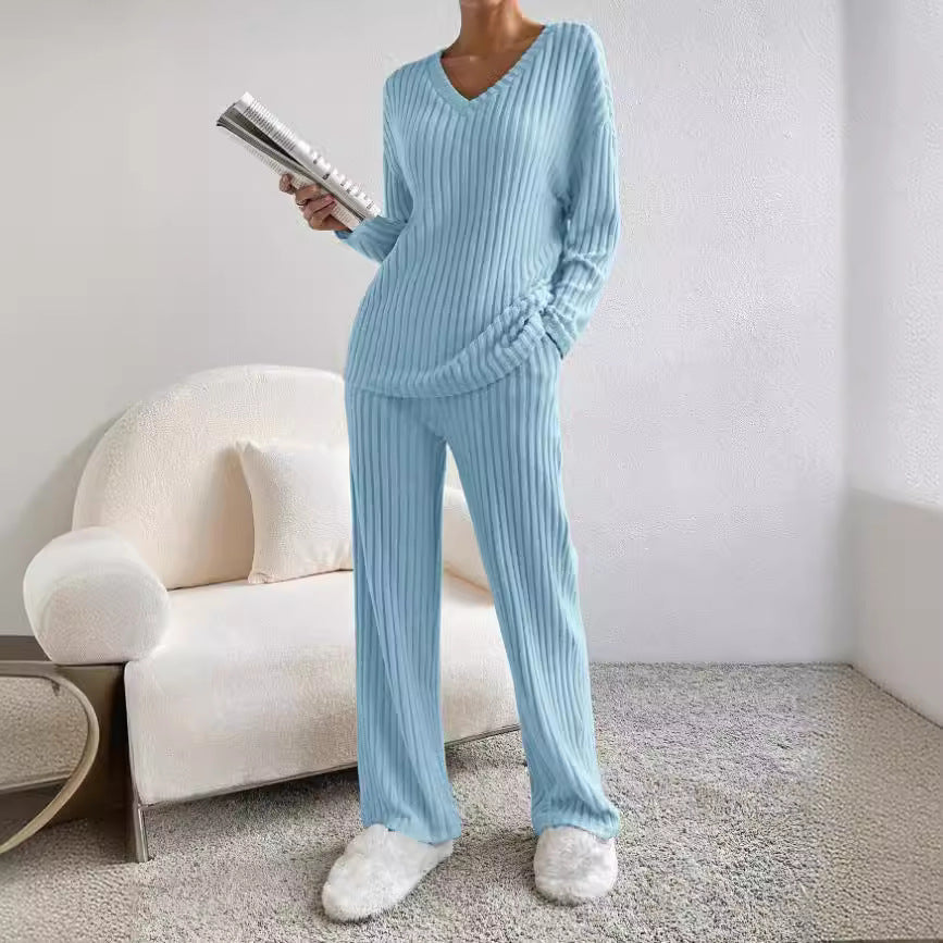 Casual sweat suit for women with V-neck and loose fit Lune London
