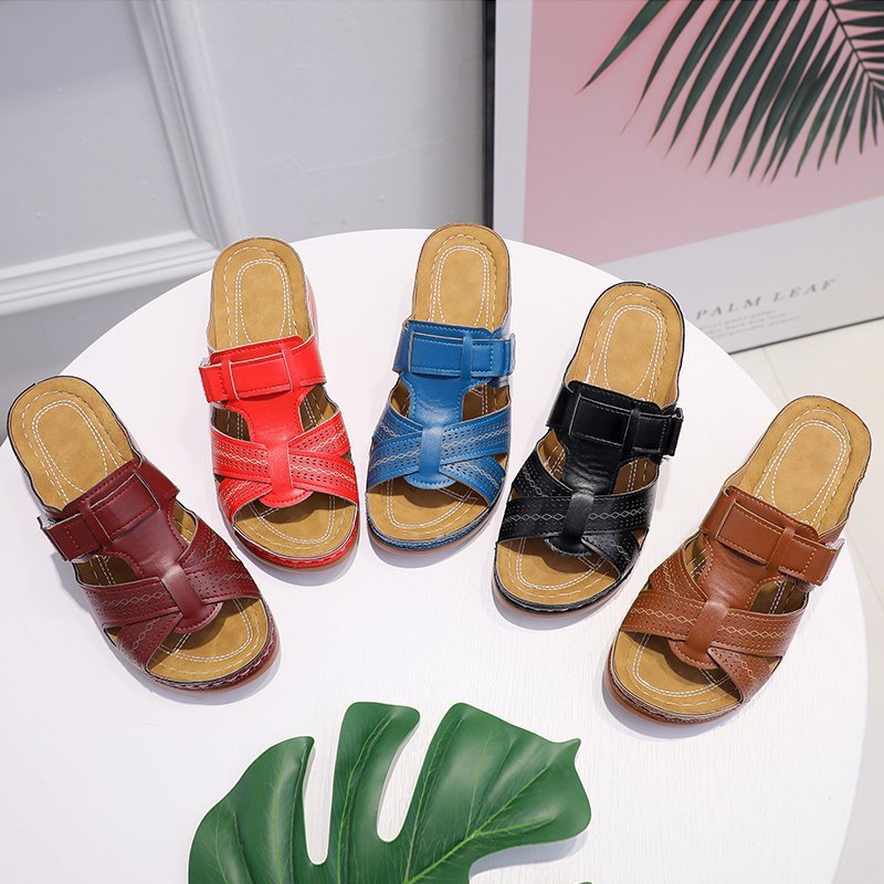 Women's strap sandals with a breathable upper material structure and a comfortable sole Lune London
