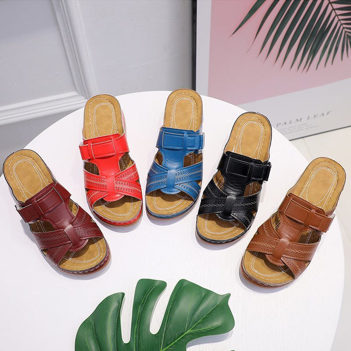 Women's strap sandals with a breathable upper material structure and a comfortable sole Lune London