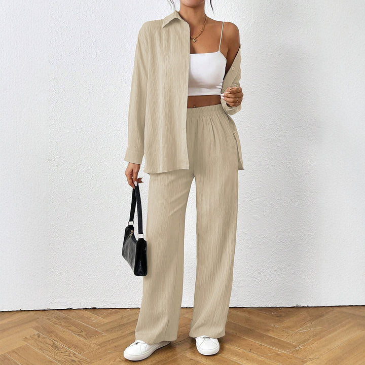 Casual women's set with fitted top and loose pants Lune London