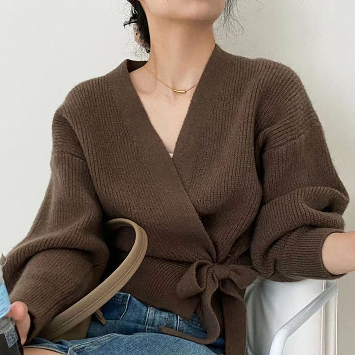 Pull élégant pour femmes à enrouler avec col en V et cordon de serrage à la taille Chic & Stil