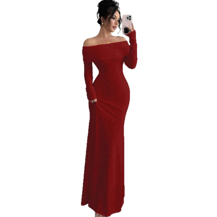 Elegant off-shoulder maxi dress for women with refined details at the back Lune London
