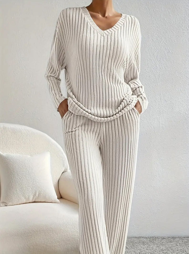 Combinaison en tricot confortable pour femmes au design moderne en rib Chic & Stil