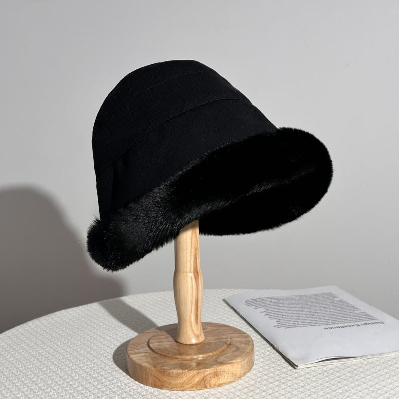Ladies Warm and Elegant Fur Hat Lune London