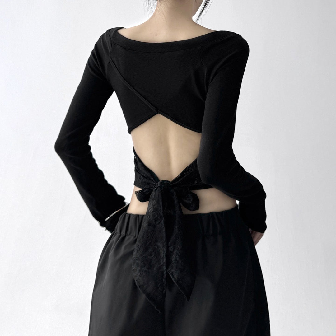 Women's long-sleeve top with open back and delicate lace detail Chic & Stil