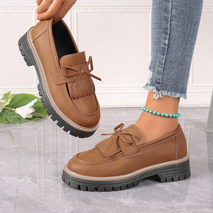 Ladies moccasins with trendy fringed design and comfortable sole Lune London