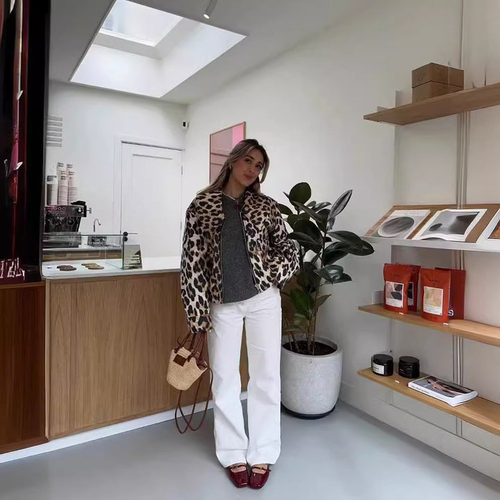 Cropped hunting jacket for women with leopard pattern and practical pockets Lune London