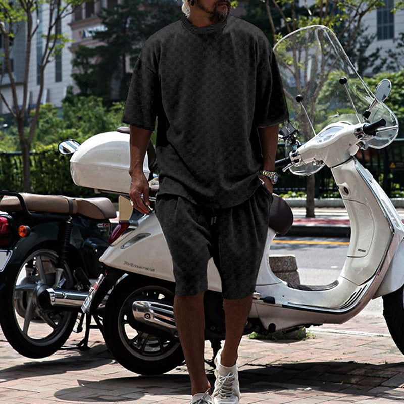 Comfortable summer outfit for men with oversized T-shirt and shorts Lune London