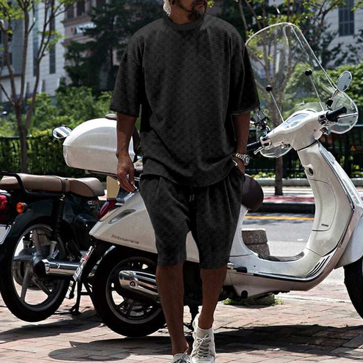 Comfortable summer outfit for men with oversized T-shirt and shorts Lune London