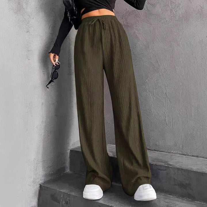 Wide pleated pants for women with elastic waistband and practical pockets Lune London