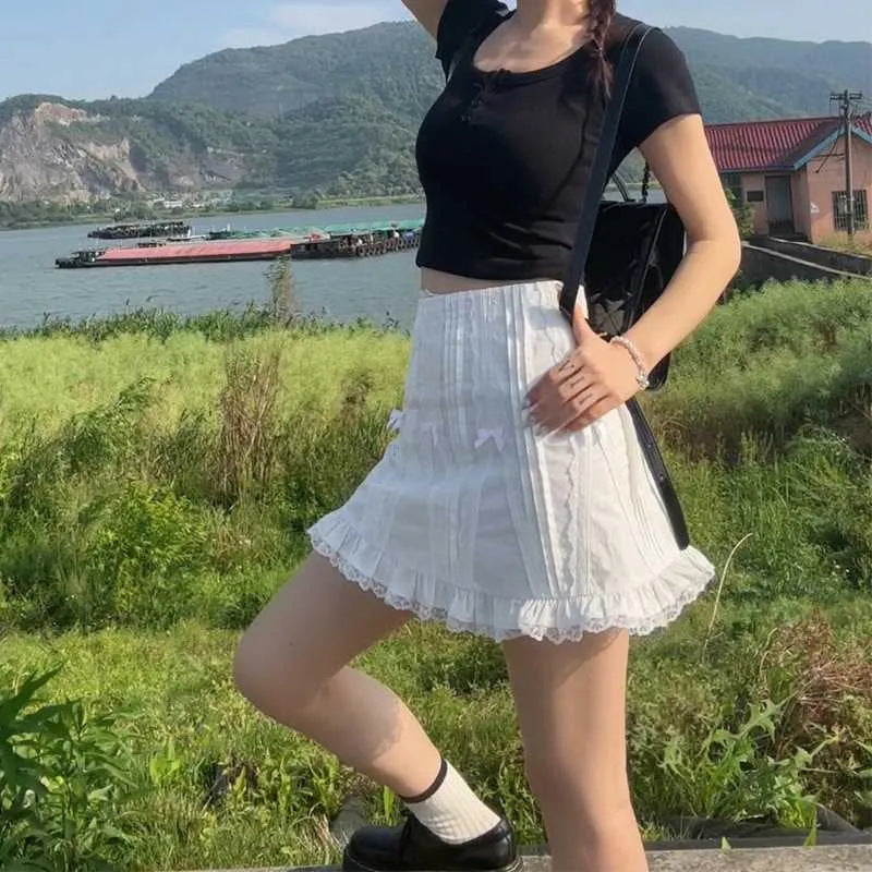 Woman Playful mini skirt with ruffle details and elastic waist Lune London