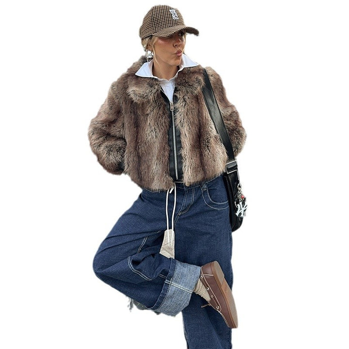 Cropped faux fur jacket for women with a modern style Lune London