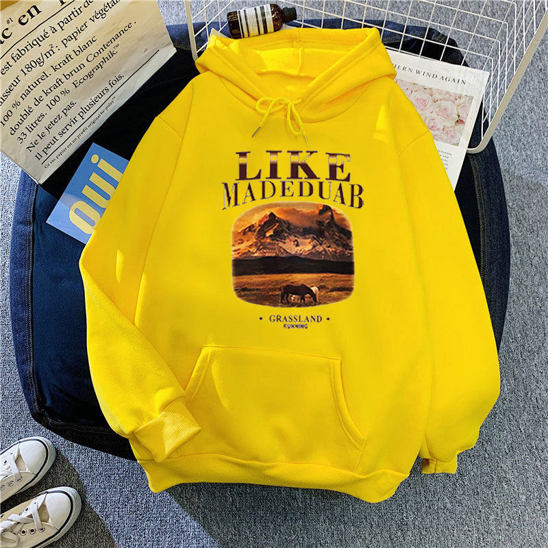 Women's hoodie with artistic landscape motif Chic & Stil