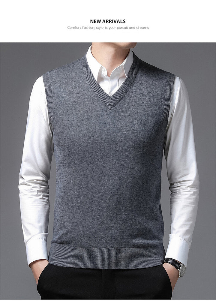 Men's V-neck sweater in fine cotton blend with elegant structure Lune London