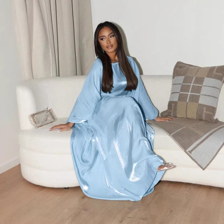Robe maxi satin glamour pour femmes avec coupe large et manches élégantes Chic & Stil