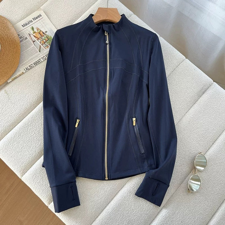 Veste de sport élégante pour femmes avec col haut et fermeture éclair innovante Chic & Stil