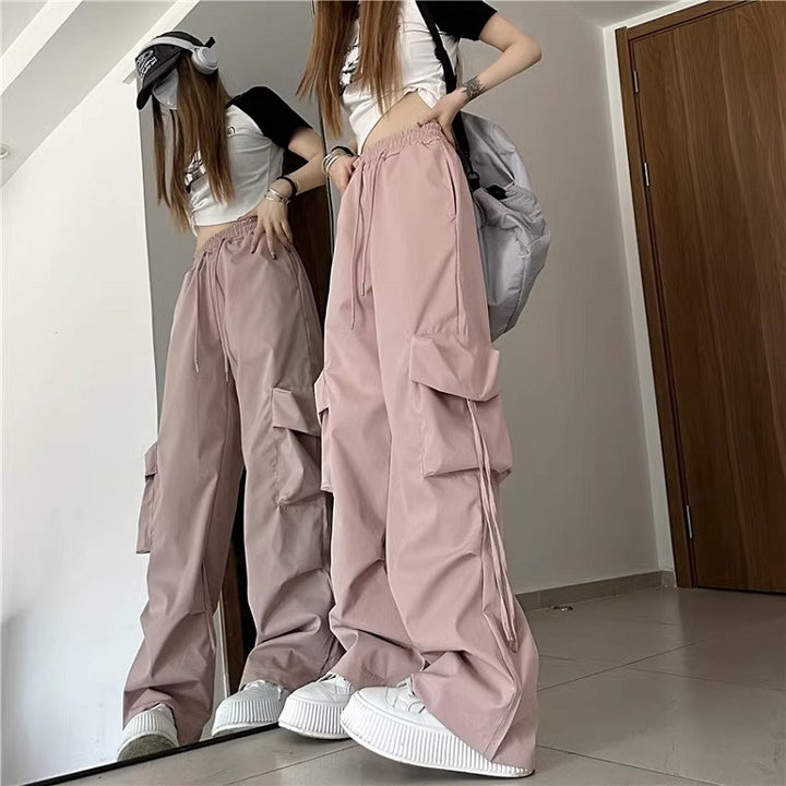 Women’s cargo pants in urban style with a loose fit and practical side pockets