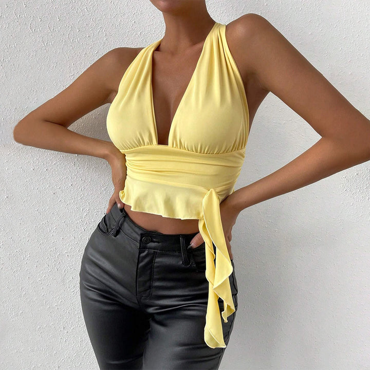 Top enveloppant pour femmes avec décolleté en V profond et détails de volants sophistiqués Chic & Stil