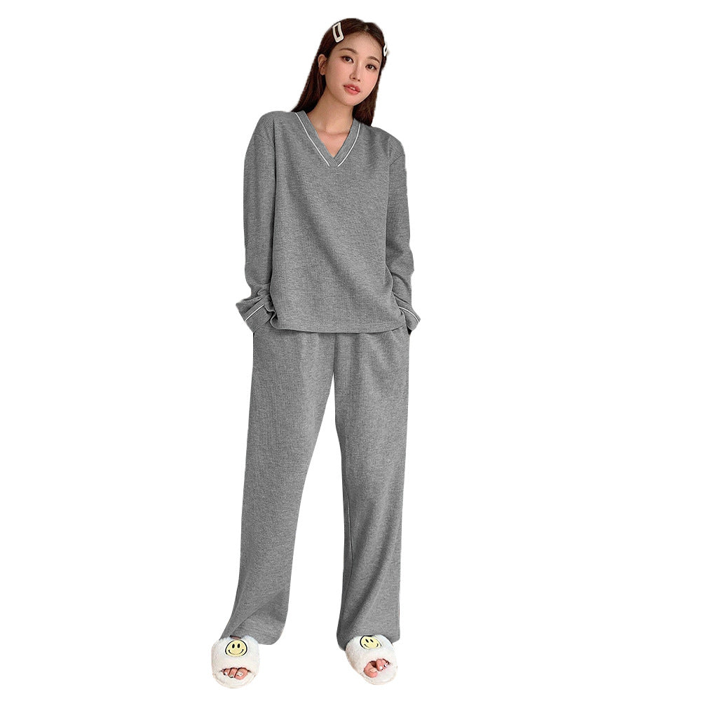 Costume de détente pour femmes avec décolleté en V et coupe ample Chic & Stil