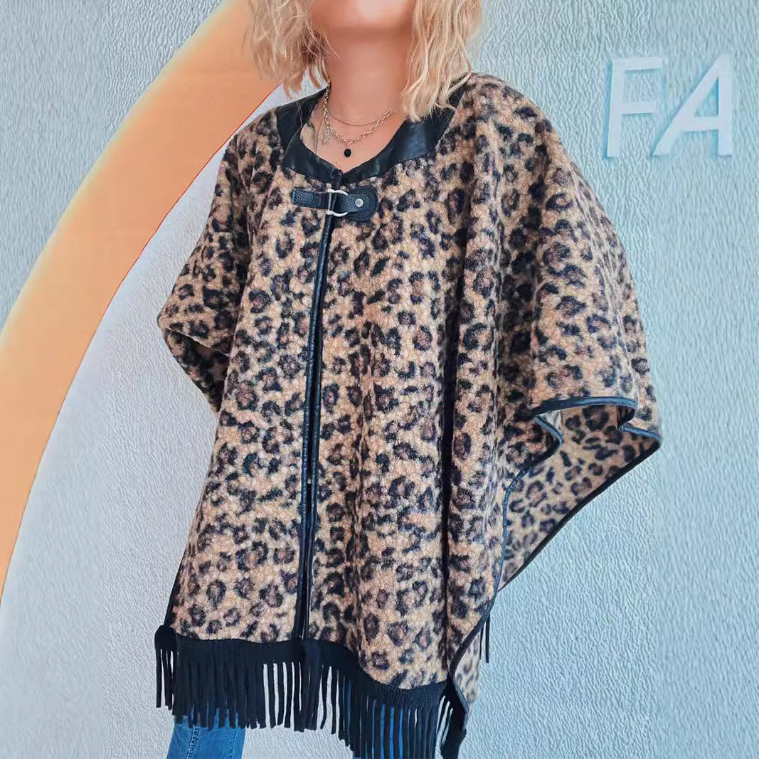 Dame poncho à la mode avec franges et imprimé animal Chic & Stil