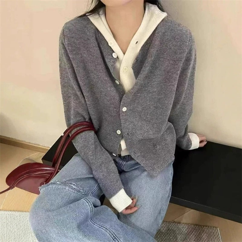 Cardigan Femme Confortable avec Décolleté en V Contrastant et Détails de Boutons Chic & Stil