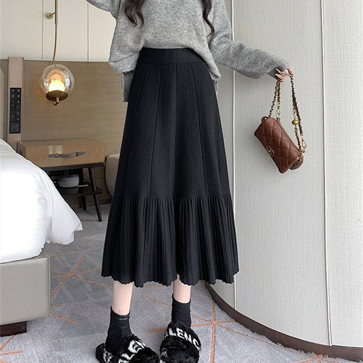 Pleated maxi skirt for women with flared hem and high waist Lune London
