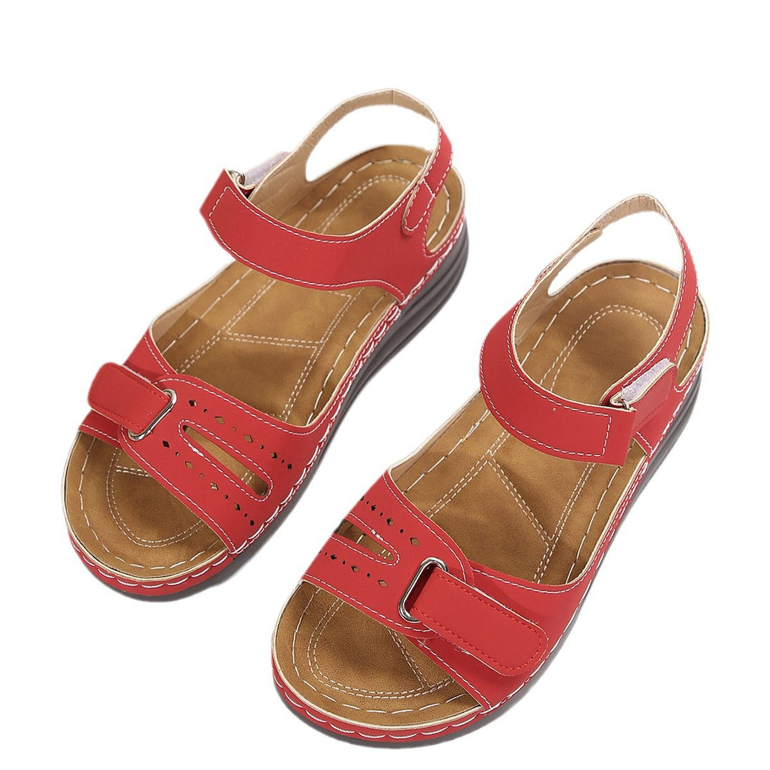 Comfortable sandals for ladies with ergonomic design and adjustable strap Lune London
