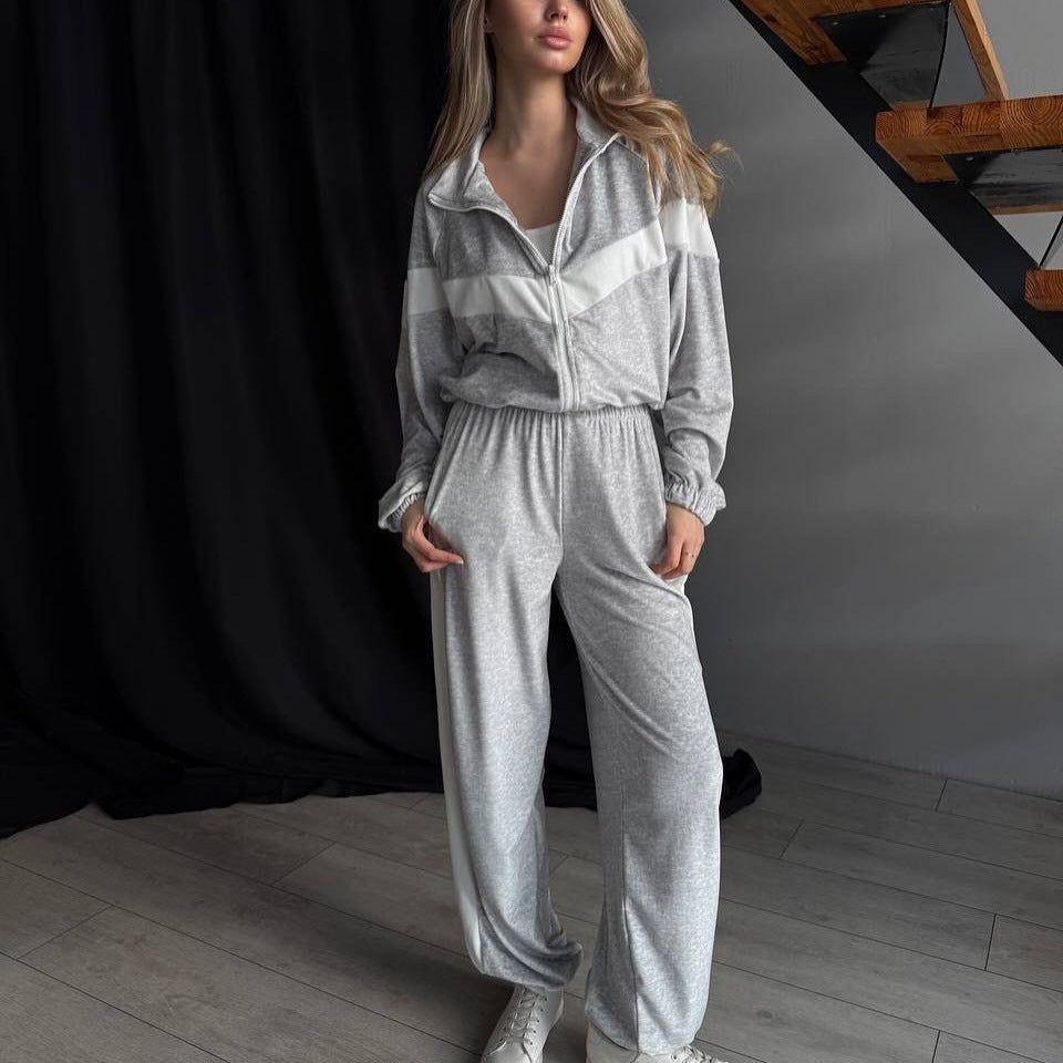Women's fleece sportswear with practical pockets and full zipper Lune London
