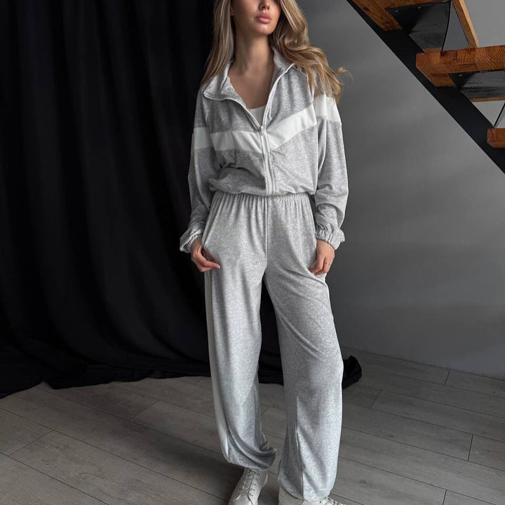 Women's fleece sportswear with practical pockets and full zipper Lune London