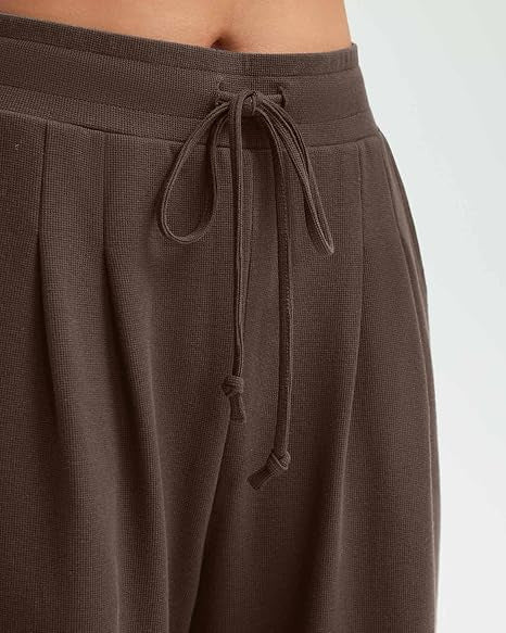 Pantalons décontractés amples pour femmes avec détails en bouton Chic & Stil