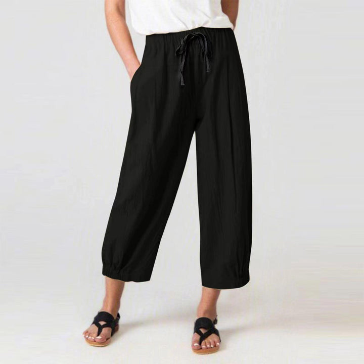 Light and comfortable summer pants for women with elastic and ankle length Lune London
