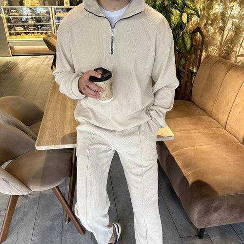 Men's loungewear set consisting of a high-quality zip-up sweater and comfortable jogger pants Lune London