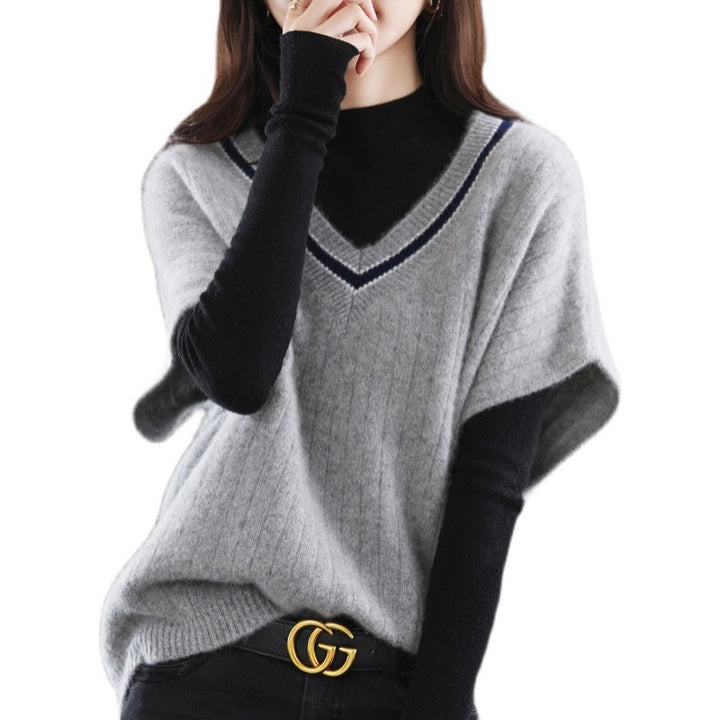 Knitted top for women with V-neck and sporty pattern Lune London