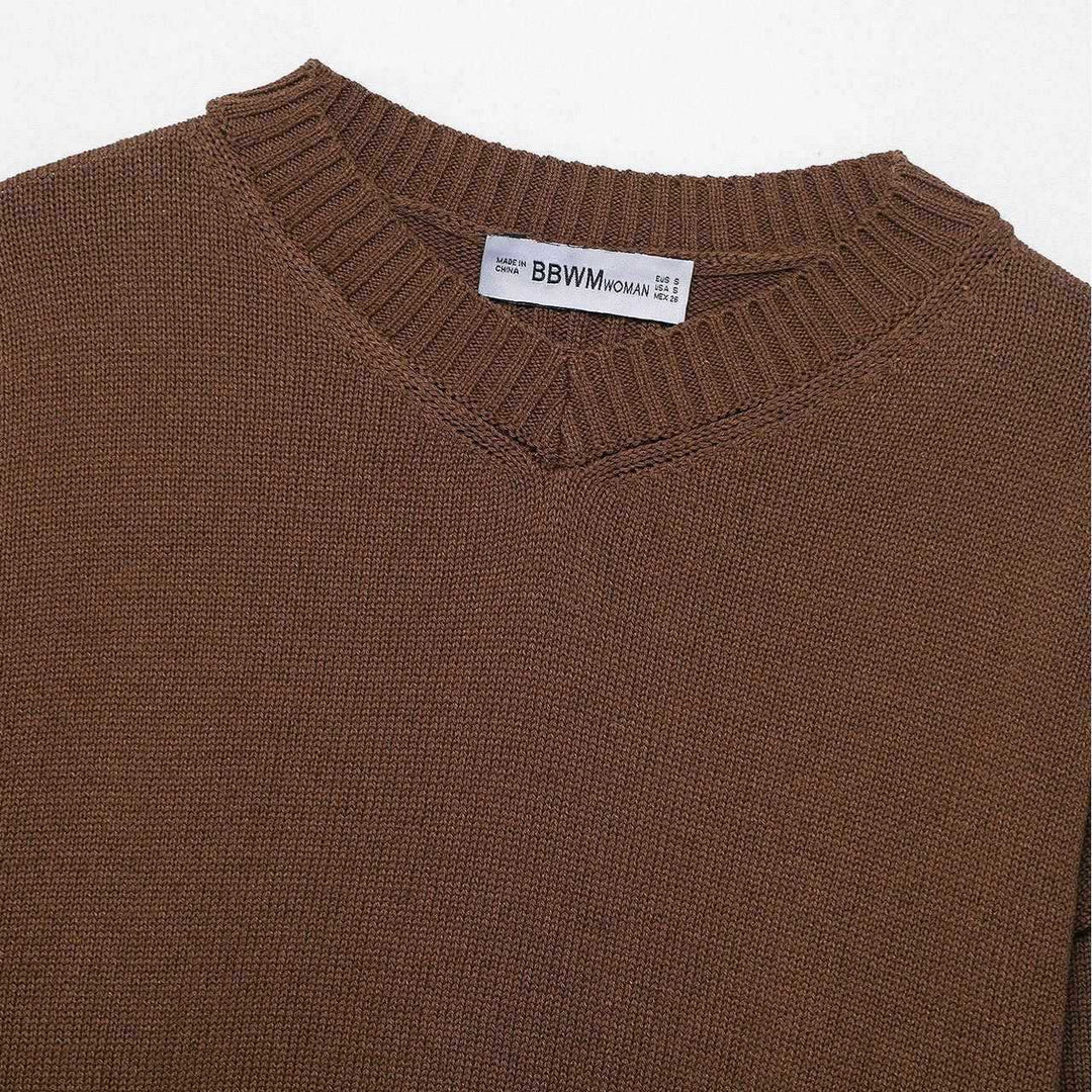Casual knitted sweater for women with V-neck and wide edges Lune London