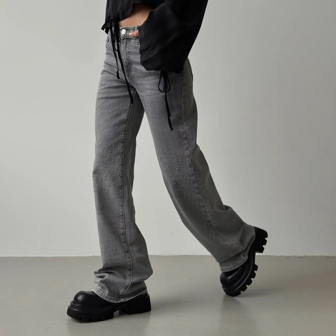 High-waisted women's jeans with a trendy ripped design and original studs Lune London