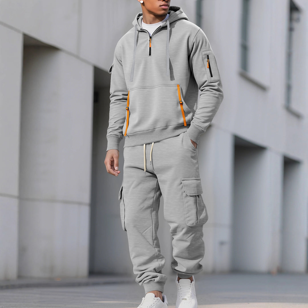 Functional sports set for men with hood and practical pockets Lune London